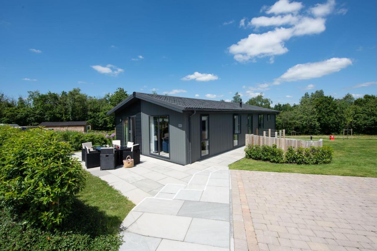 Lifton Buttercup Lodge, 33 Roadford Lake Lodges מראה חיצוני תמונה